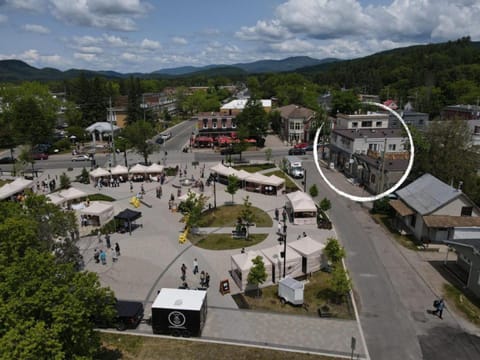 Downtown - Rooftop patio - Free shuttle to ski Mountain Apartment in Mont-Tremblant