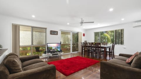 Family Friendly House With Pool & Aircon House in Woorim