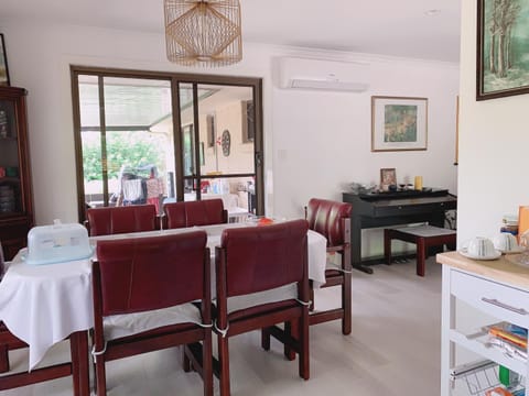 Home Away From Home-(Room1&2) Vacation rental in Nerang