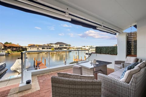 Dock Canal View-jetty For Your Own Boat! House in Mandurah