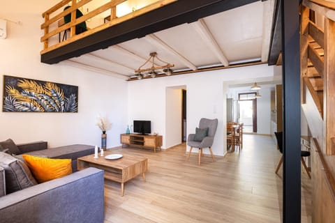 TV and multimedia, Living room, Seating area