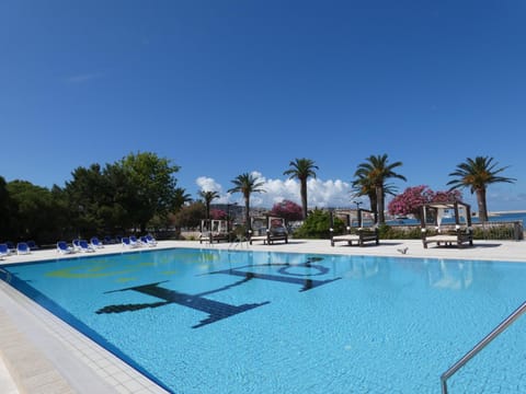 Day, Pool view, Swimming pool, sunbed