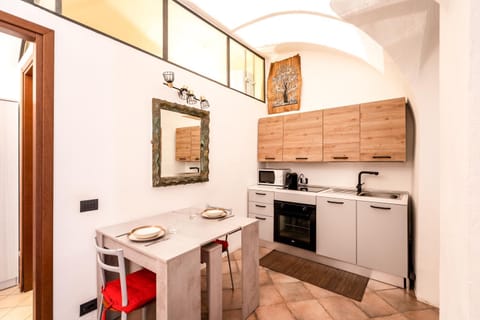 Kitchen or kitchenette, Dining area, oven, pet friendly, stove