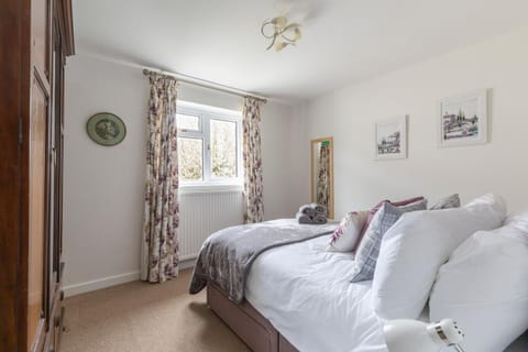 Luxury Cheltenham Home with EV charger - Lechampton Hills House in Cheltenham