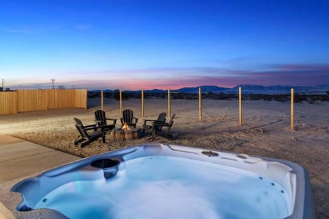 Star gazers modern home on 5 acres of land! Casa in Twentynine Palms