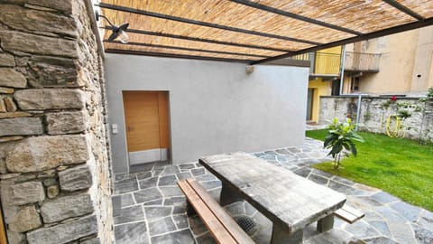 Patio, Garden, Dining area