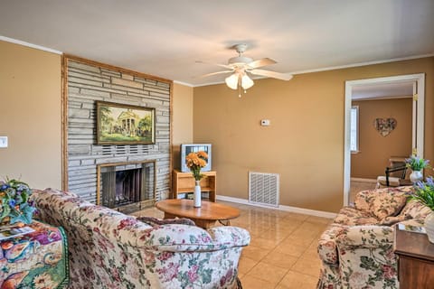 Cozy Bryson City Vacation Rental with Mountain Views House in Bryson City