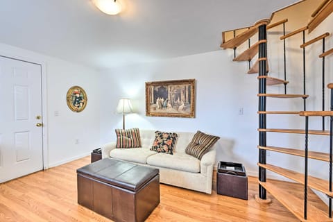 Bryson City Cottage Studio Deck with Mountain Views Appartamento in Bryson City