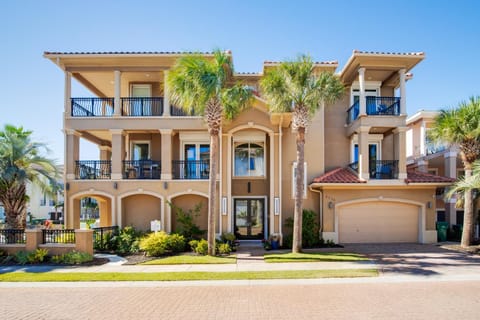 Gulf Views - Private Pool Hot Tub - Elevator House in Destin