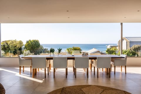 Seating area, Dining area, Sea view