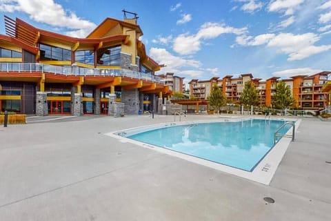 Top Floor Apartment at Amenity Rich Resort 406 Apartment in West Kelowna