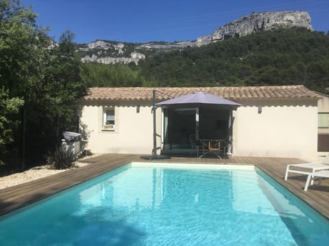 Studio de charme avec piscine Appartement in Fontaine-de-Vaucluse