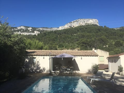 Studio de charme avec piscine Appartement in Fontaine-de-Vaucluse