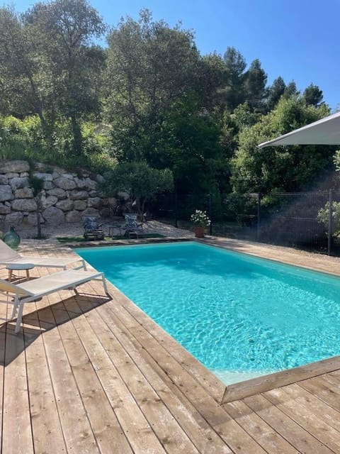 Studio de charme avec piscine Appartement in Fontaine-de-Vaucluse