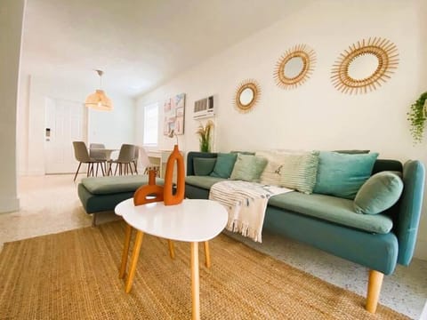Cozy Apartment Near Brickell Apartment in Coral Gables