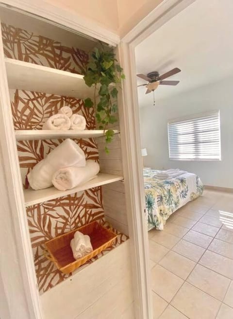 Tropical Charm Little Havana Calle Ocho 2 Apartment in Coral Gables