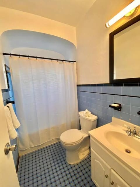 Tropical Charm Little Havana Calle Ocho 2 Apartment in Coral Gables