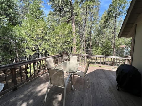 Blue Lake Chalet- 3 Bedroom + Loft/Pool Table in Arnold/Bear Valley (Pet-Friendly) Chalet in Arnold