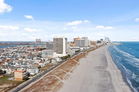 3 Beachfront Apts with 12BR 6BA in AC House in Ventnor City