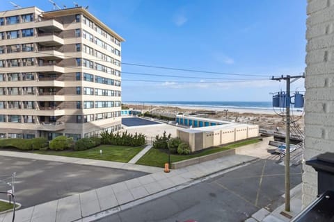 3 Beachfront Apts with 12BR 6BA in AC House in Ventnor City