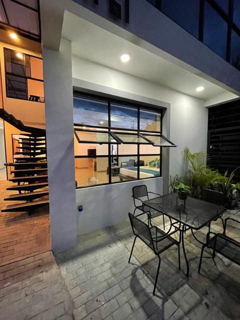 Property building, Patio, Balcony/Terrace