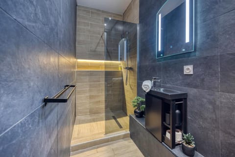 Shower, Bathroom