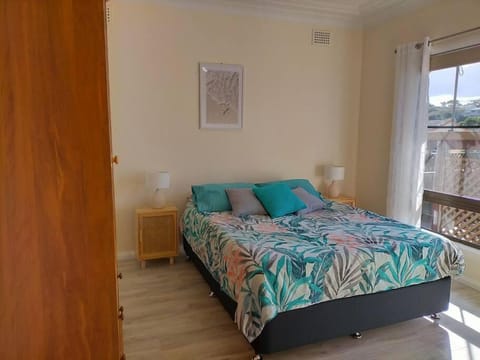 Boyle's Beach House - Fully furnished 3 Bedroom home. Secure parking. House in Nambucca Heads