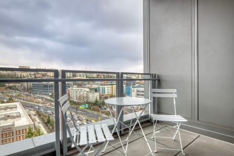 South Lake Union 2br w gym roof nr restaurants SEA-554 Apartment in South Lake Union