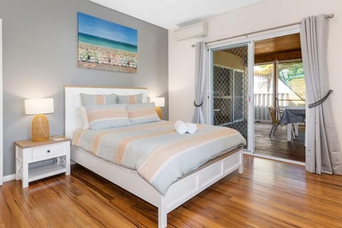 Swell Times Holiday Home Busselton House in Busselton