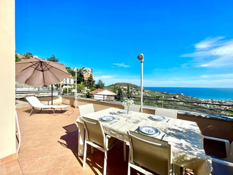 Patio, Day, Natural landscape, View (from property/room), Balcony/Terrace, Dining area, Sea view