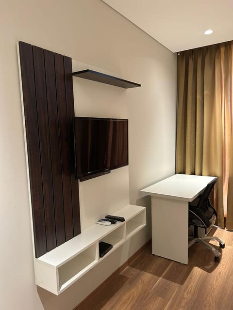 LUXURIOUS AND SPACIOUS PRIVATE ROOM IN KHARADI, NEAR EON IT PARK Bed and Breakfast in Pune