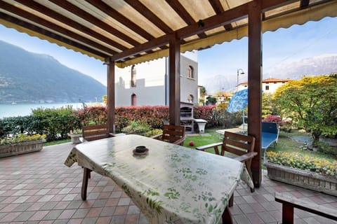 Property building, Balcony/Terrace, Living room