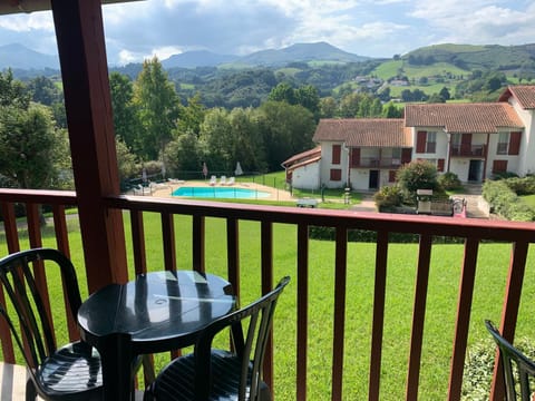 HOSTA Piscine Vue Montagnes Apartment in Espelette