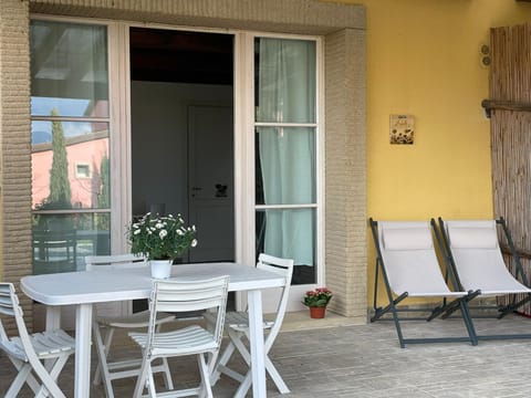 Appartamenti Teresa & Adele, 2 km dal mare, 2 bagni, giardino recintato, WIFI, posto auto Apartment in Cecina