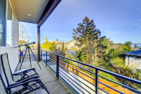 Luxe Federal Way Rental - Walk to the Water! Casa in Federal Way