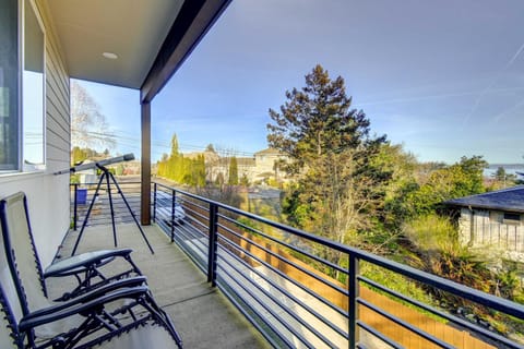 Luxe Federal Way Rental - Walk to the Water! Casa in Federal Way