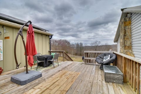 Mountain Home Cabin with Fire Pit Less Than 1 Mi to Lake! Haus in Norfork Lake