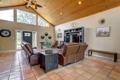 Private New Braunfels Home with Decks and River Access Maison in New Braunfels