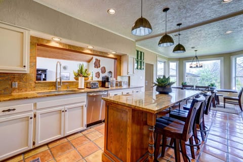Private New Braunfels Home with Decks and River Access Maison in New Braunfels