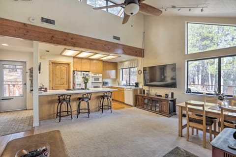 Homey Colfax Getaway with Private Hot Tub! Appartement in Colfax