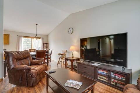 Sporty Blaine Home with Games about 2 Mi to Super Rink! Casa in Blaine