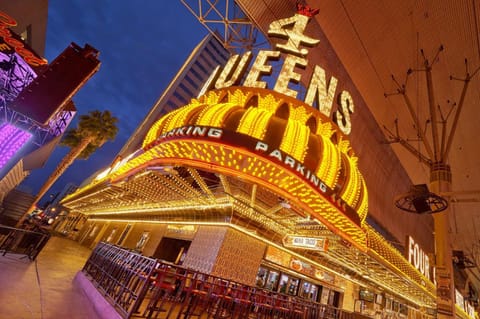 DOWNTOWN LAS VEGAS Beautiful Unit at 4 Queens Casino FREMONT Aparthotel in Las Vegas