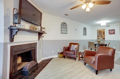 Pet-Friendly Bryan Escape about 2 Mi to Texas A and M House in College Station