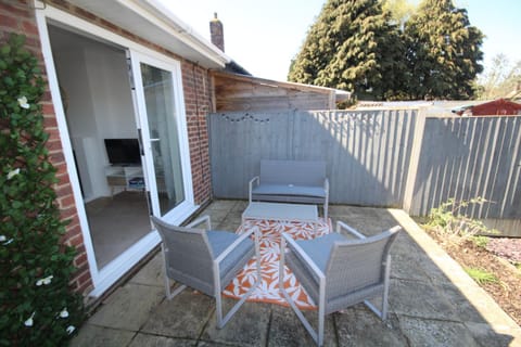 Cosy Two Bedroom Bungalow in Hutton Brentwood with Free Parking & Garden Casa in Brentwood