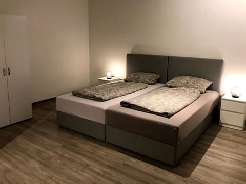 3 Zimmer Standard Apartment - 7 Betten - 2 x Badezimmer Apartamento in Wolfsburg