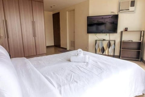 Cozy 2-bedroom in The Venice Luxury Residences Apartment in Makati