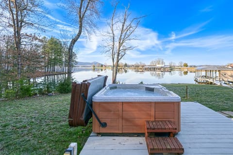 Doc Side House in Smith Mountain Lake