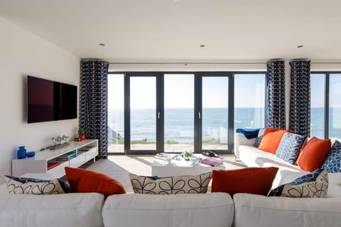 The Sea House - Ultimate Seafront Living & Sunsets House in Selsey