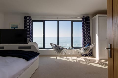 The Sea House - Ultimate Seafront Living & Sunsets House in Selsey