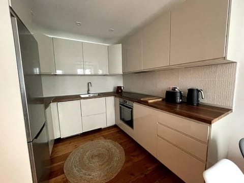 Stylish 2BR contemporary design perfect vacation Apartment in Gibraltar